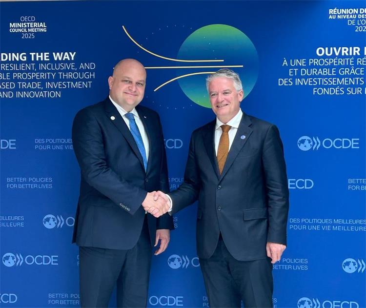 Slika /slike/Vijesti/2022/OECD naslovnica.jpeg